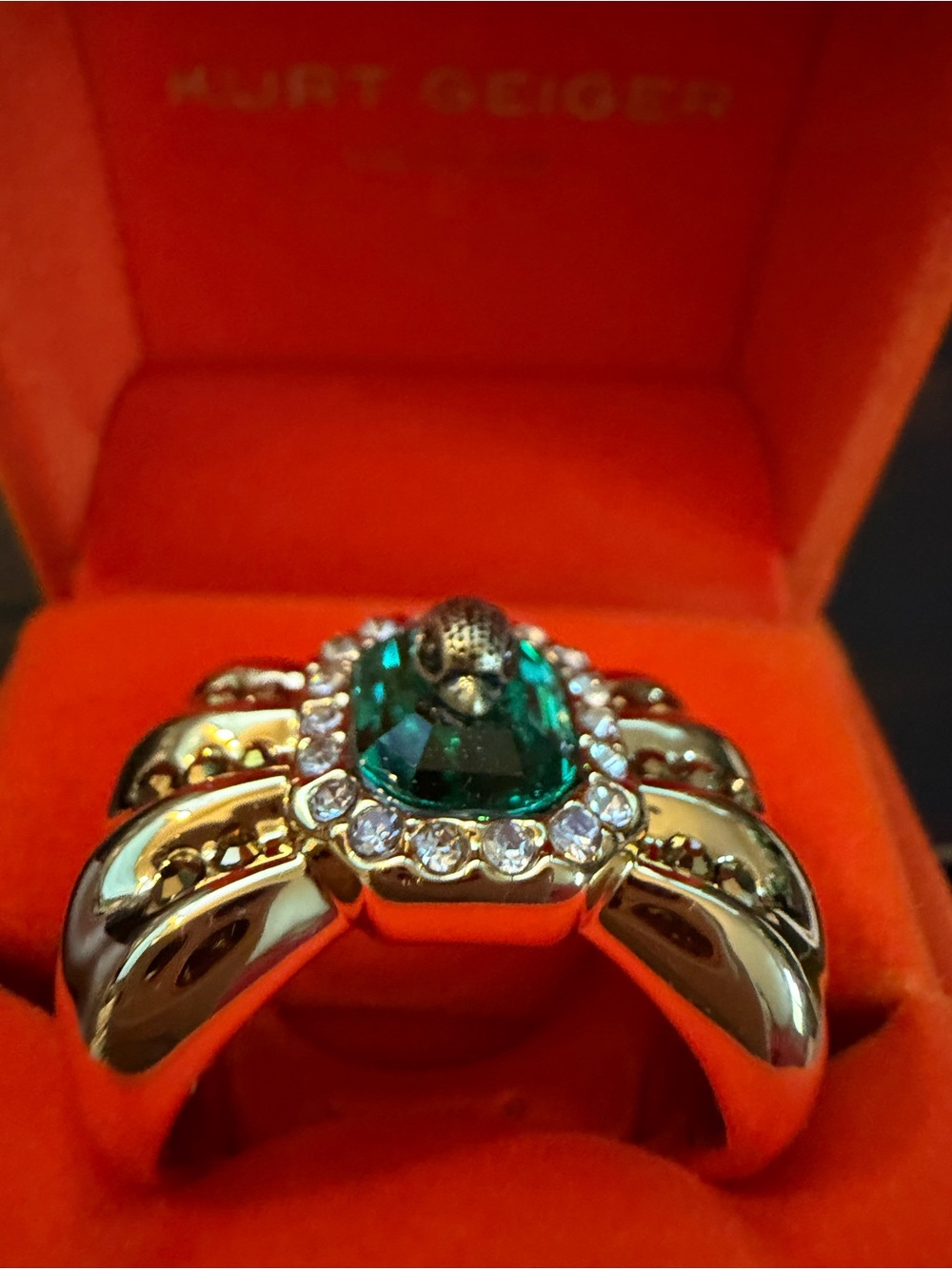 Kurt Geiger Gold Bow Ring with Emerald Green Crystal and Clear Accents - Picture 2 of 5